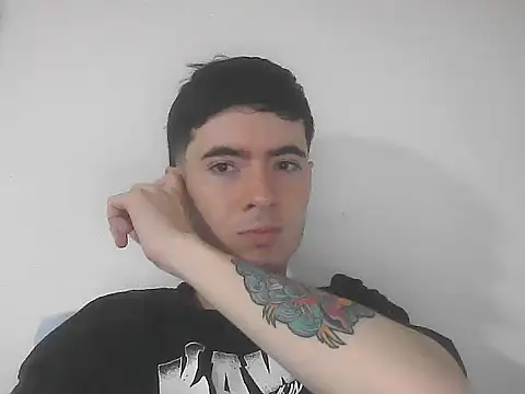 Snapshot of lio____ chatting on 05.11.26 lio online show from 05.11.26