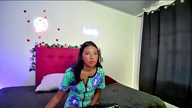 Snapshot of Ellie_Cute7 chatting on 05.22.26 Ellie Cute7 online show from 05.22.26