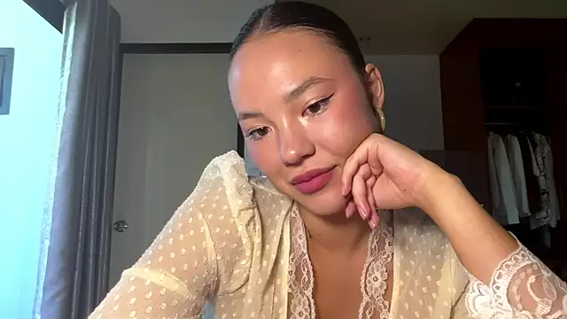 Snapshot of kamila_18_french chatting on 03.29.26 kamila 18 french online show from 03.29.26