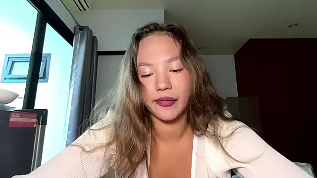 Snapshot of kamila_18_french chatting on 04.19.26 kamila 18 french online show from 04.19.26