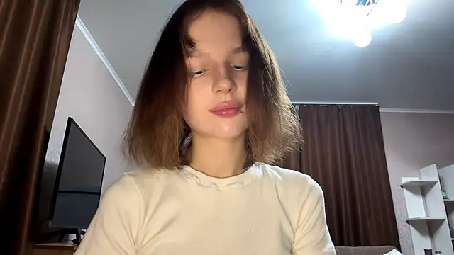 Snapshot of asunanue chatting on 04.18.26 asunanue online show from 04.18.26