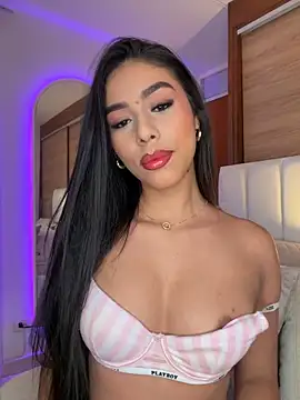 Snapshot of Rossie_Blooms chatting on 06.19.26 Rossie Blooms online show from 06.19.26