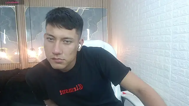 Snapshot of DominantBoy4 chatting on 04.28.26 DominantBoy4 online show from 04.28.26