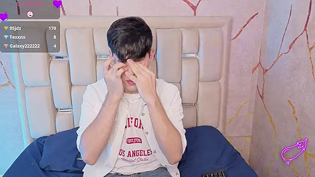 Snapshot of Tom_Parker_ chatting on 06.19.26 Tom Parker online show from 06.19.26