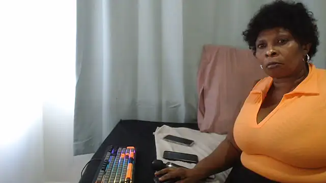 Snapshot of Lucia-boobs chatting on 07.30.26 Lucia-boobs online show from 07.30.26