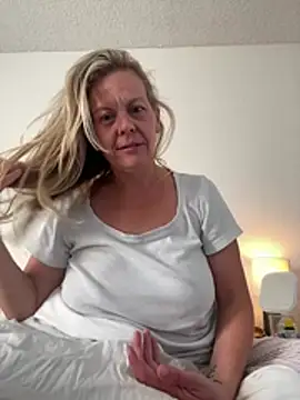 Snapshot of GwenWilde31 chatting on 05.29.26 GwenWilde31 online show from 05.29.26