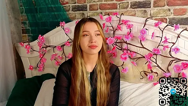 Snapshot of AnnaBerrys chatting on 06.11.26 AnnaBerrys online show from 06.11.26