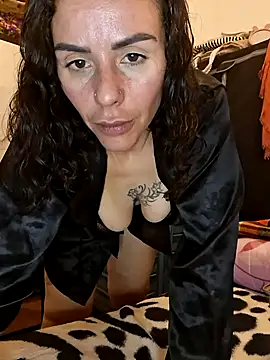 Snapshot of chiquitilla41 chatting on 05.21.26 chiquitilla41 online show from 05.21.26