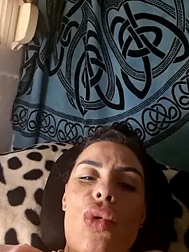 Snapshot of chiquitilla41 chatting on 05.22.26 chiquitilla41 online show from 05.22.26