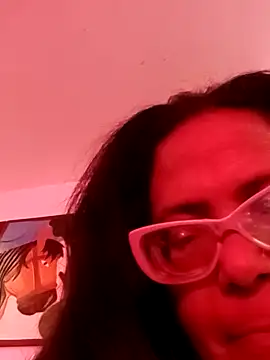 Snapshot of sexymomsn chatting on 03.29.26 sexymomsn online show from 03.29.26