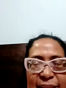 Snapshot of sexymomsn chatting on 04.04.26 sexymomsn online show from 04.04.26