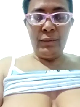 Snapshot of sexymomsn chatting on 04.13.26 sexymomsn online show from 04.13.26