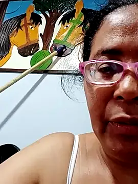Snapshot of sexymomsn chatting on 04.26.26 sexymomsn online show from 04.26.26