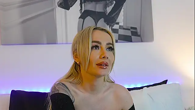 Snapshot of FrancescaGrayy chatting on 05.13.26 FrancescaGrayy online show from 05.13.26