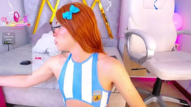 Snapshot of Lizza_Jones chatting on 06.19.26 Lizza Jones online show from 06.19.26