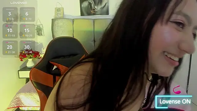 Snapshot of Skay_wish chatting on 06.11.26 Skay wish online show from 06.11.26