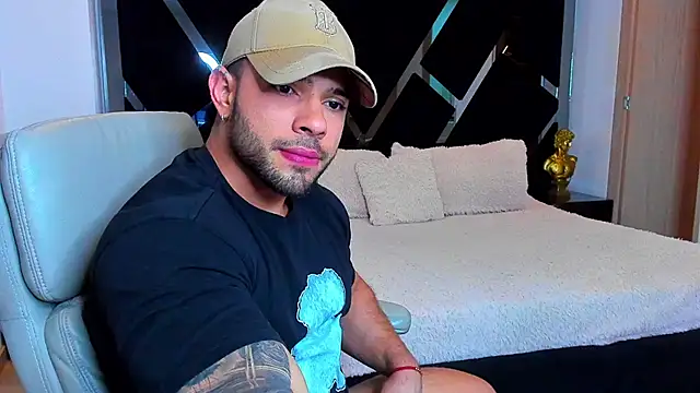 Snapshot of Raytorres chatting on 04.03.26 Raytorres online show from 04.03.26
