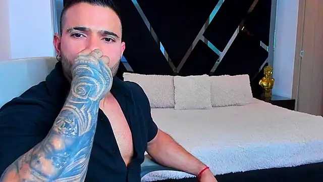 Snapshot of Raytorres chatting on 05.02.26 Raytorres online show from 05.02.26