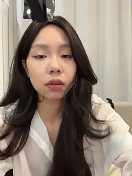 Snapshot of jolie_33 chatting on 04.29.26 jolie 33 online show from 04.29.26