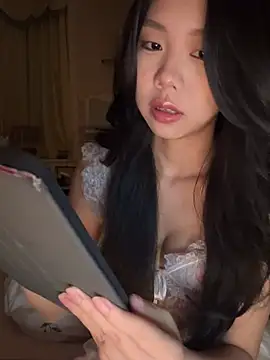 Snapshot of jolie_33 chatting on 05.03.26 jolie 33 online show from 05.03.26