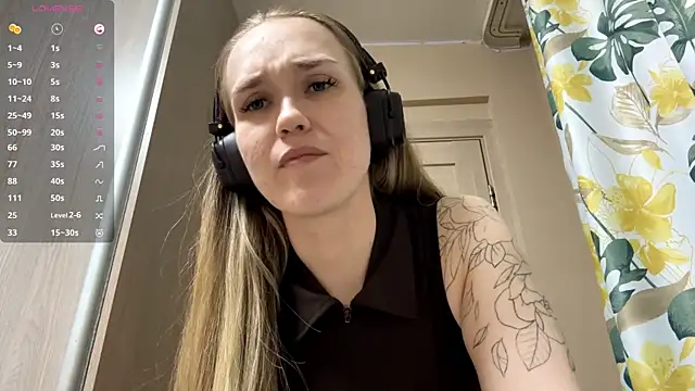 Snapshot of DenitaSpace chatting on 04.18.26 DenitaSpace online show from 04.18.26