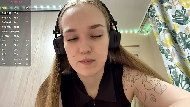 Snapshot of DenitaSpace chatting on 04.23.26 DenitaSpace online show from 04.23.26