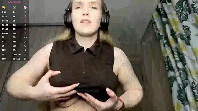 Snapshot of DenitaSpace chatting on 04.29.26 DenitaSpace online show from 04.29.26