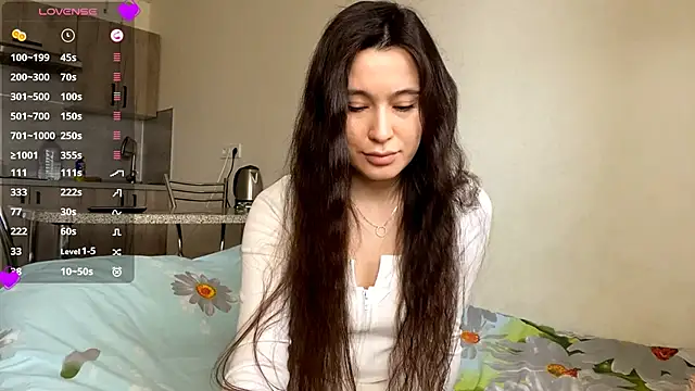 Snapshot of AureaMaggi chatting on 04.22.26 AureaMaggi online show from 04.22.26