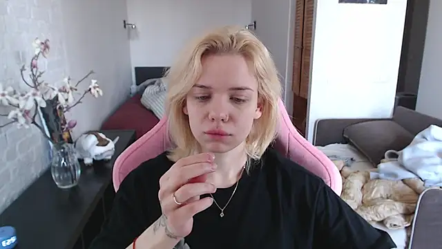 Snapshot of TenderChloe chatting on 03.31.26 TenderChloe online show from 03.31.26