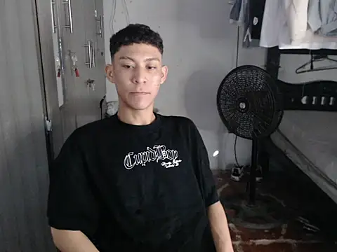 Snapshot of mastercum28 chatting on 05.18.26 mastercum28 online show from 05.18.26