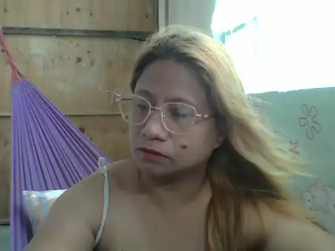 Snapshot of PinayChristine chatting on 05.17.26 PinayChristine online show from 05.17.26