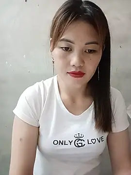 Snapshot of meg_06 chatting on 05.25.26 meg 06 online show from 05.25.26