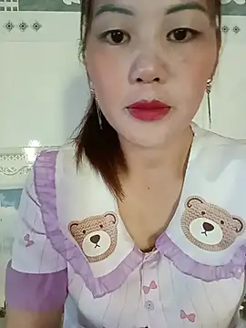Snapshot of meg_06 chatting on 05.27.26 meg 06 online show from 05.27.26