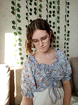 Snapshot of Heyy_Mia chatting on 03.28.26 Heyy Mia online show from 03.28.26