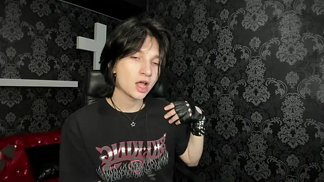 Snapshot of AdonBev chatting on 05.07.26 AdonBev online show from 05.07.26