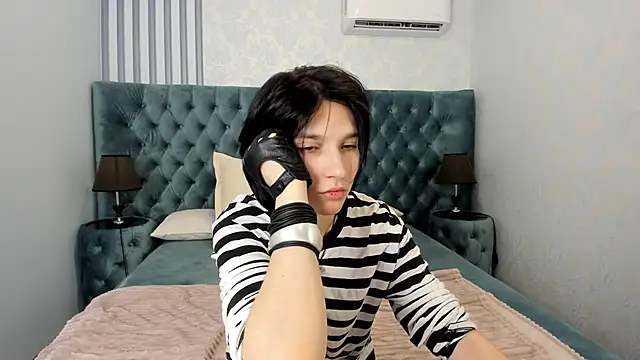 Snapshot of AdonBev chatting on 05.15.26 AdonBev online show from 05.15.26