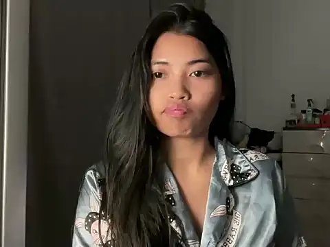 Snapshot of zafarina_18 chatting on 06.28.26 zafarina 18 online show from 06.28.26