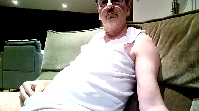 Snapshot of HotLucas66 chatting on 04.26.26 HotLucas66 online show from 04.26.26