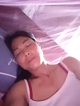 Snapshot of -Numin- chatting on 04.10.26 -Numin- online show from 04.10.26