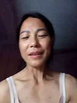 Snapshot of -Numin- chatting on 04.12.26 -Numin- online show from 04.12.26