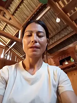 Snapshot of -Numin- chatting on 05.15.26 -Numin- online show from 05.15.26