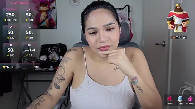 Snapshot of monicaconde chatting on 04.13.26 monicaconde online show from 04.13.26
