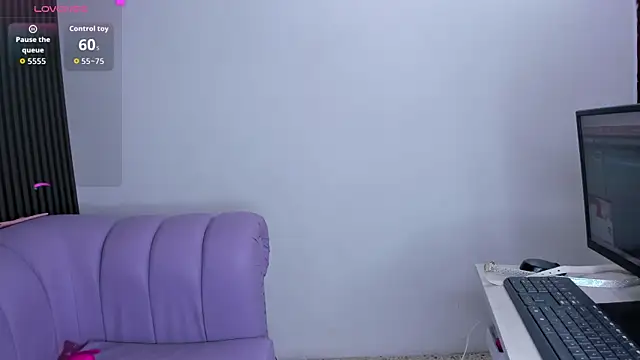 Snapshot of Tahira_Hazad chatting on 04.29.26 Tahira Hazad online show from 04.29.26