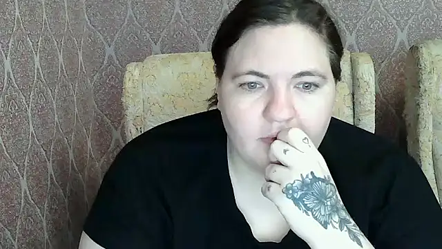 Snapshot of ElviraOreilllyX chatting on 04.23.26 ElviraOreilllyX online show from 04.23.26