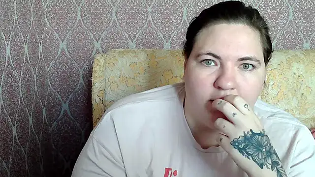 Snapshot of ElviraOreilllyX chatting on 05.16.26 ElviraOreilllyX online show from 05.16.26