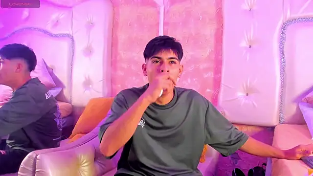 Snapshot of TylerCruz__ chatting on 03.30.26 TylerCruz online show from 03.30.26