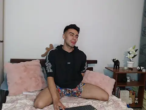 santiago luxx online show from 04.02.26