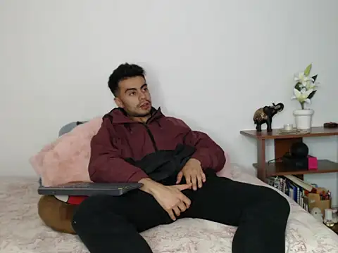 santiago luxx online show from 04.07.26