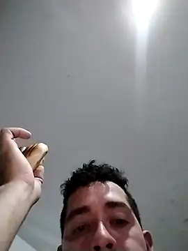 Snapshot of Gabriel_leon33 chatting on 06.18.26 Gabriel leon33 online show from 06.18.26