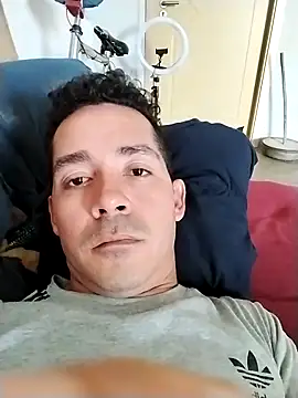 Snapshot of Gabriel_leon33 chatting on 06.19.26 Gabriel leon33 online show from 06.19.26
